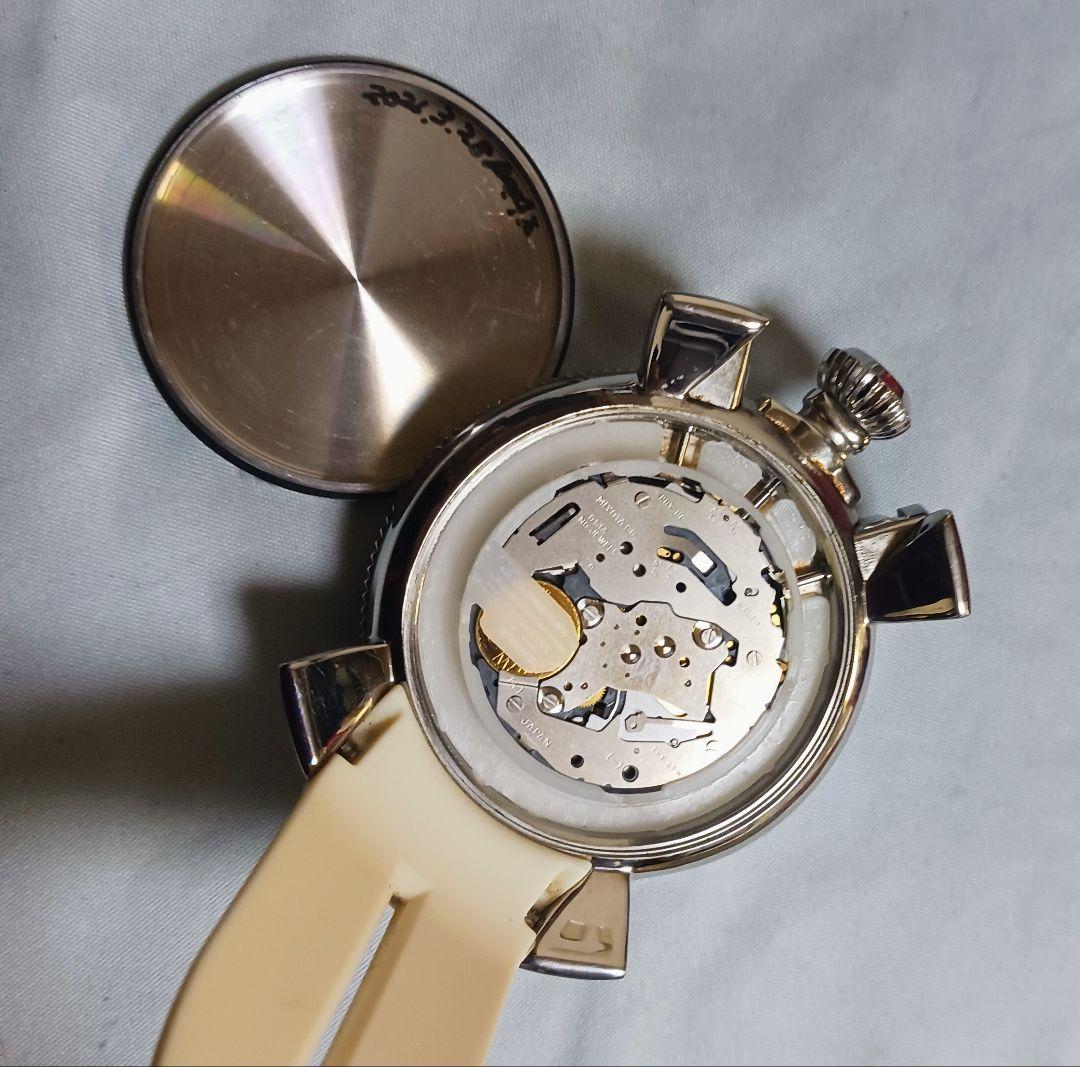 は*る様 ガガミラノ 8253 クロノグラフ 電池新品 送料込 可動品 白