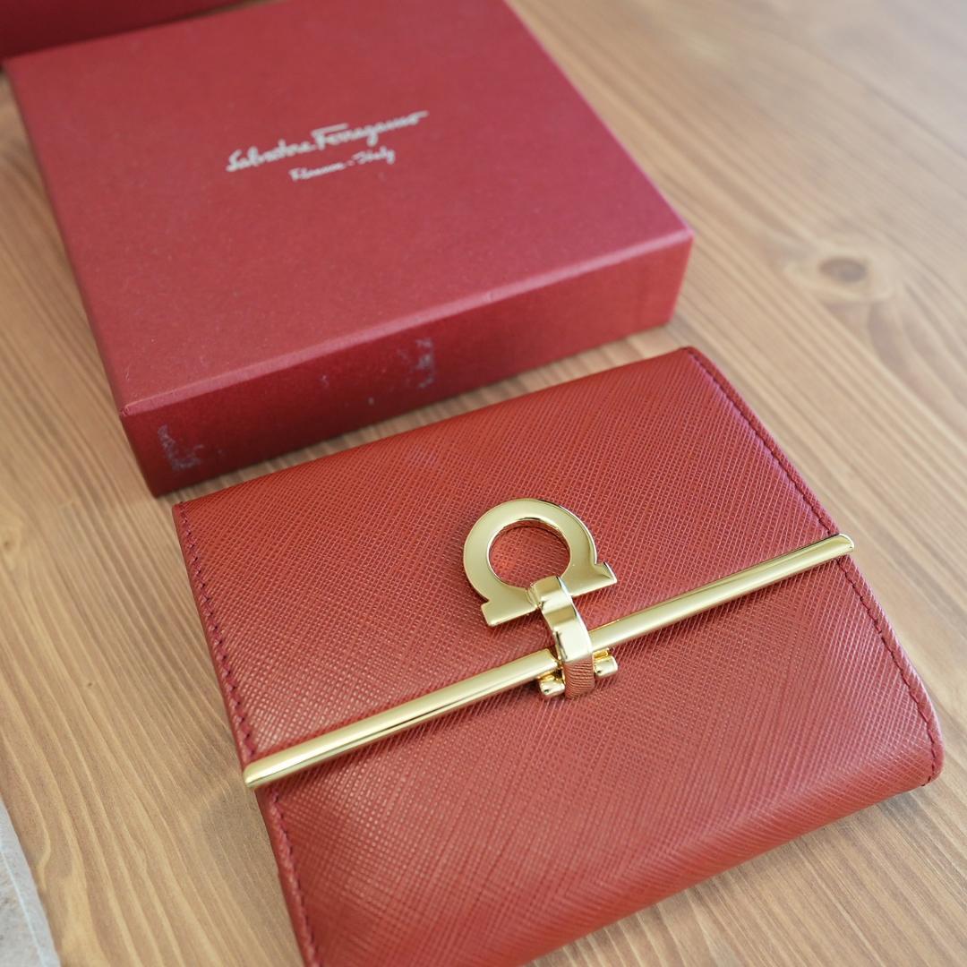 キ*ク様 Salvatore Ferragamo レッド折り財布