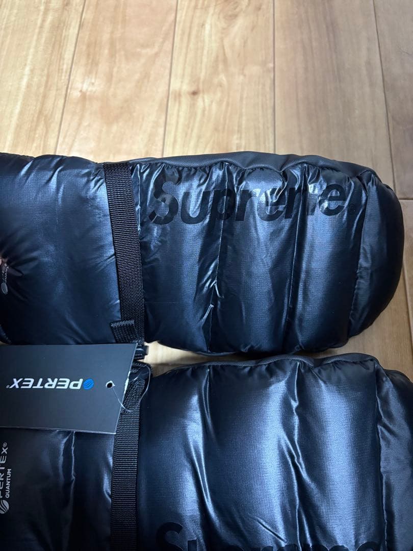 土日限定値下げ☆新品未使用Supreme Pertex ブラック ダウンミトン☆