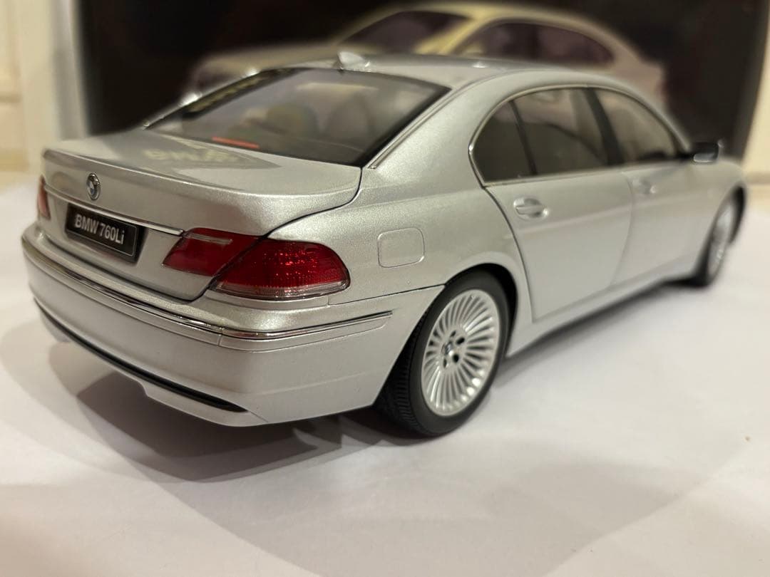 ギミックあり  760Li E66 ミニカー 京商 ディーラー別注1/18