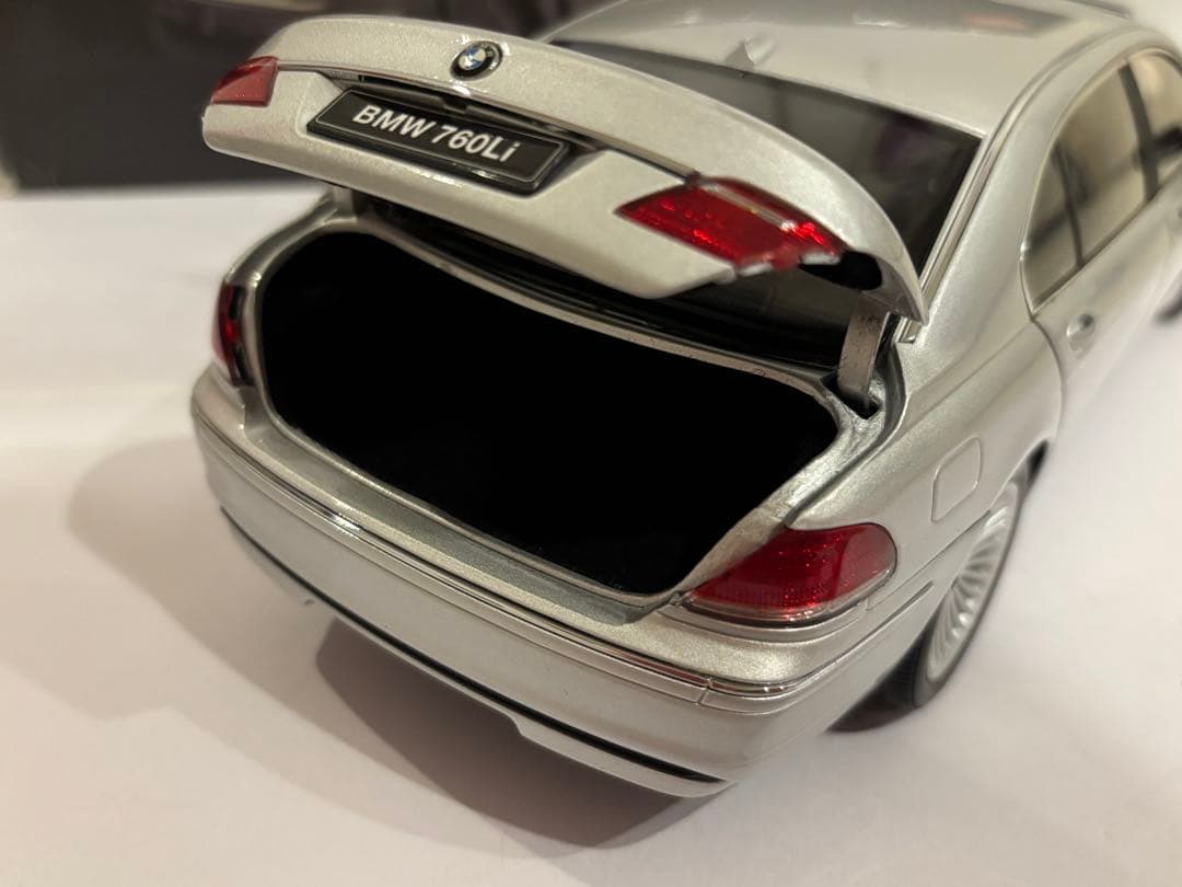 ギミックあり  760Li E66 ミニカー 京商 ディーラー別注1/18