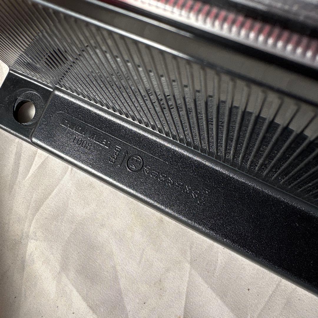 日産NV350キャラバンE26前期モデル　テールランプ　左右セット