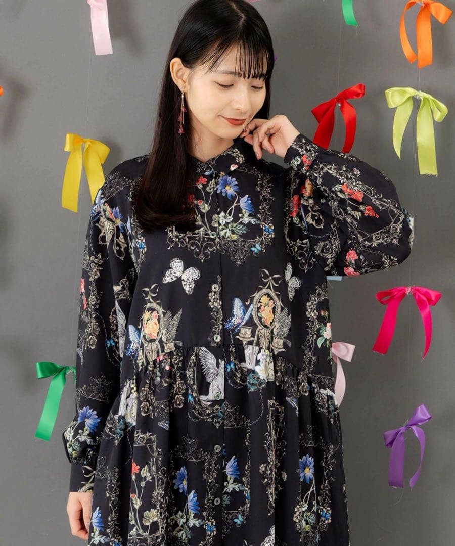 ☆新品タグ付 イズスカラー　553282：ヴィンテージ風額縁柄シャツワンピース