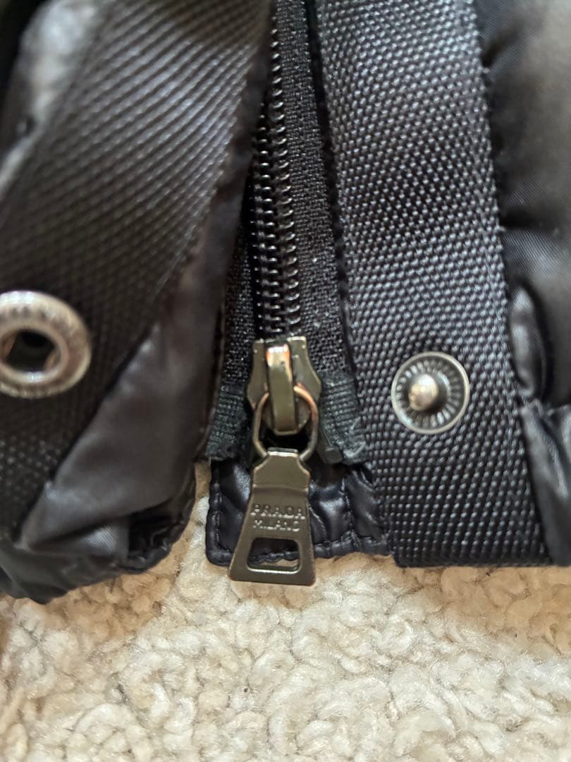 PRADA ダウンジャケット 三角プレート ブラック サイズ40