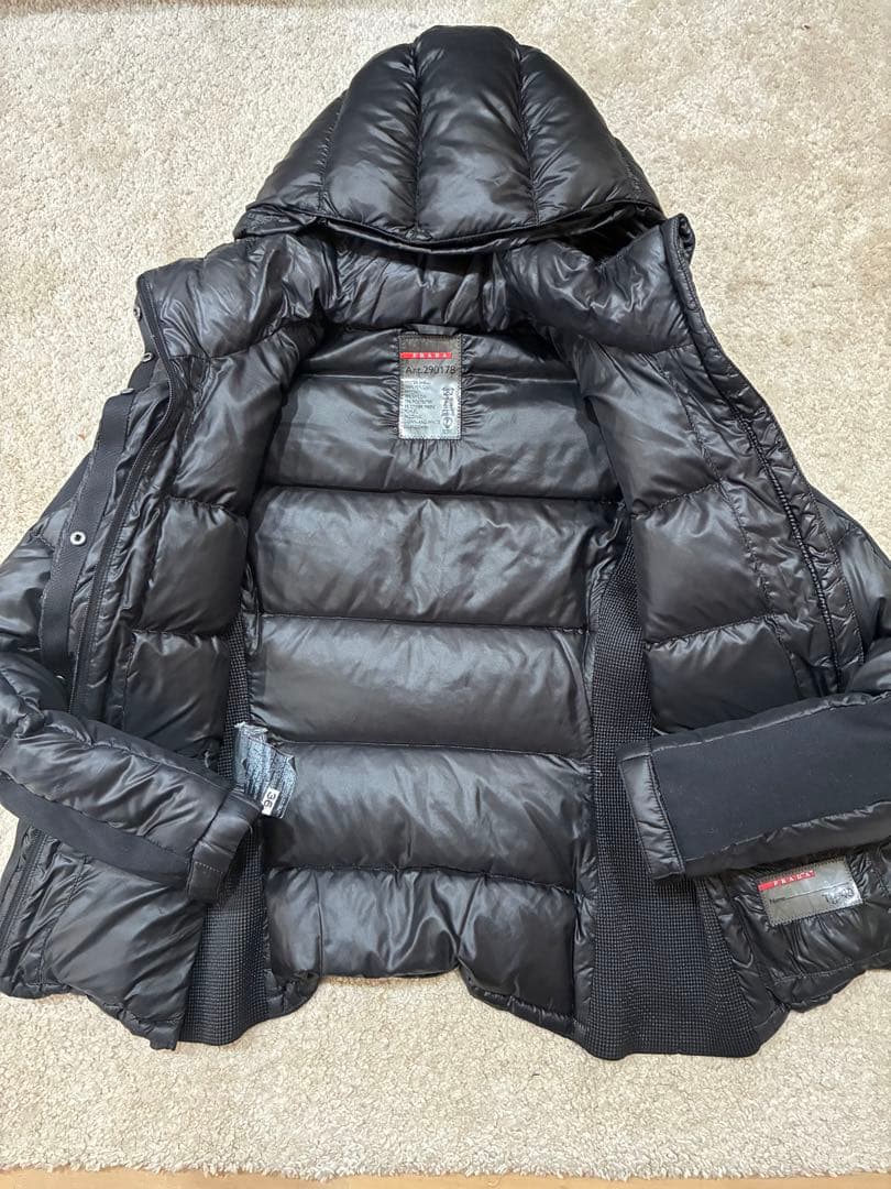 PRADA ダウンジャケット 三角プレート ブラック サイズ40