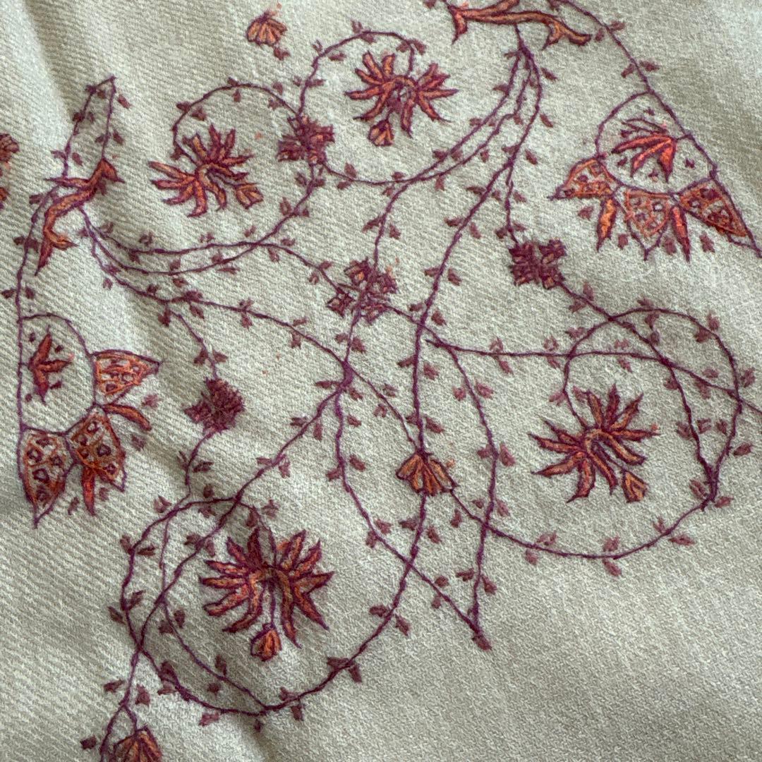 Cashuna大判ストール　小花柄　刺繍　カシューナ　King of wool