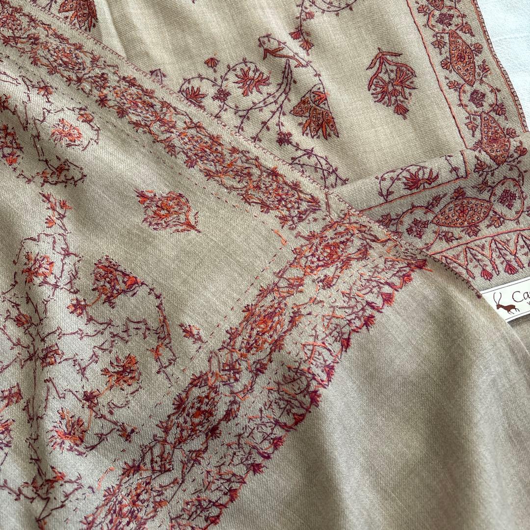 Cashuna大判ストール　小花柄　刺繍　カシューナ　King of wool