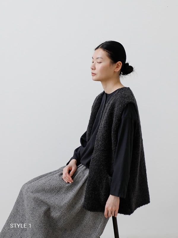 2025年今季evam evaアルパカ　ウールベストМ　スミ色