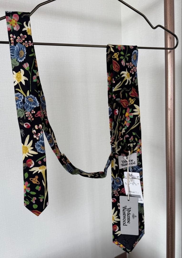 新品未使用タグ付✴︎VivienneWestwoodシルク100%ネクタイ