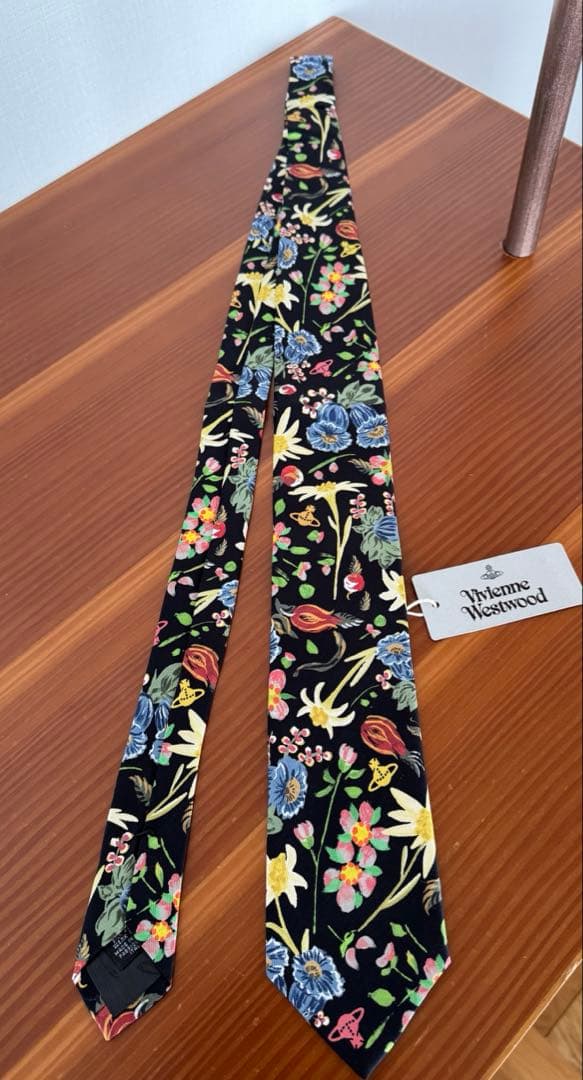 新品未使用タグ付✴︎VivienneWestwoodシルク100%ネクタイ