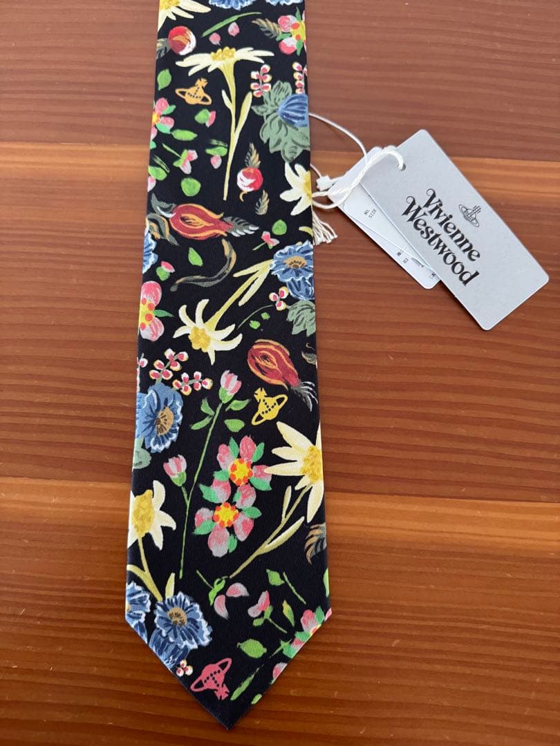新品未使用タグ付✴︎VivienneWestwoodシルク100%ネクタイ