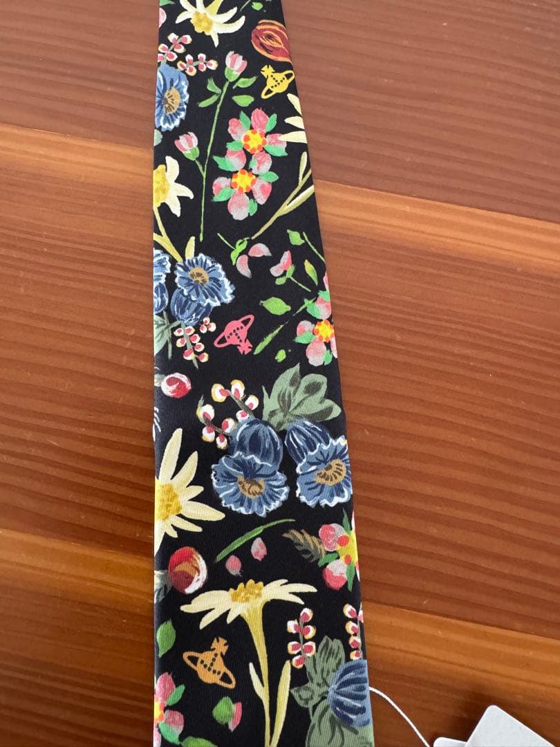 新品未使用タグ付✴︎VivienneWestwoodシルク100%ネクタイ