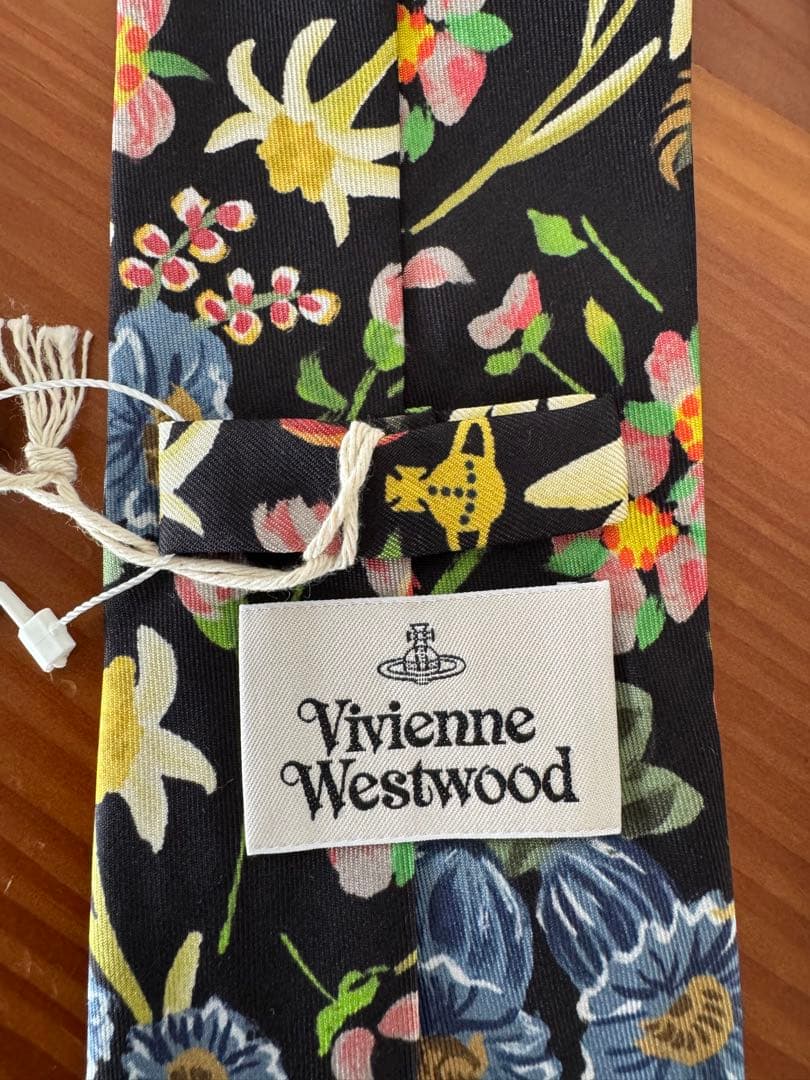 新品未使用タグ付✴︎VivienneWestwoodシルク100%ネクタイ