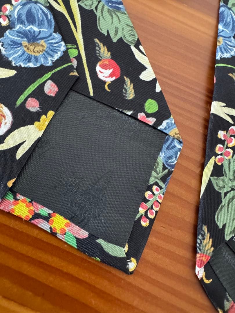 新品未使用タグ付✴︎VivienneWestwoodシルク100%ネクタイ