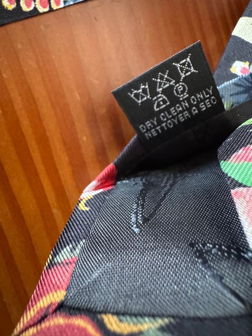 新品未使用タグ付✴︎VivienneWestwoodシルク100%ネクタイ