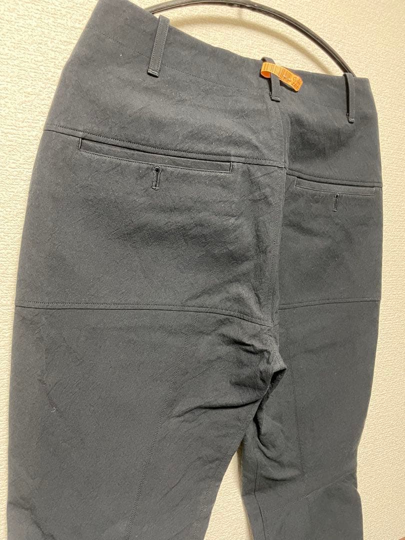 山内 超強撚⼆重織コットン・⽴体切替パンツ 黒2