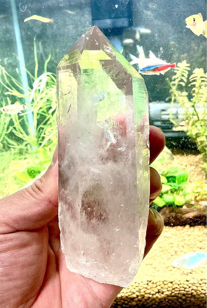 最高品質　超希少幻の逸品　幻のカイラス聖山産　虹のヒマラヤ水晶の六角ポイント