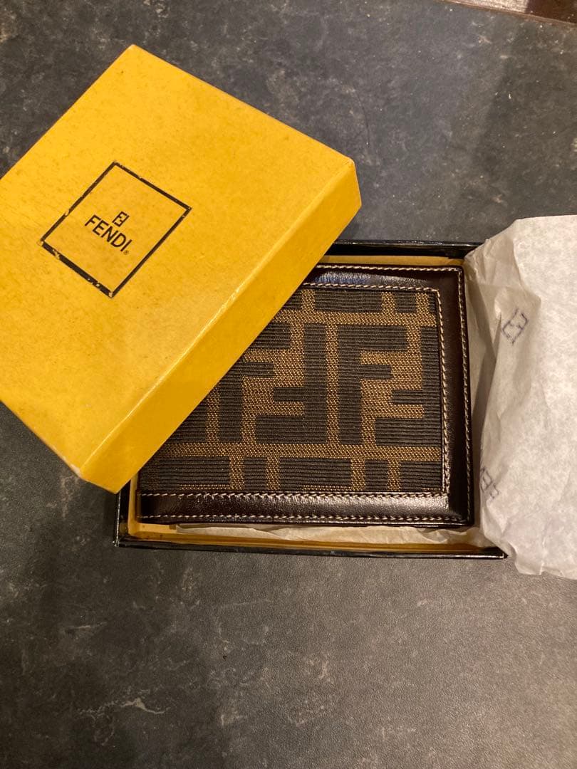 Fendi 二つ折り財布 ブラウン　新品未使用