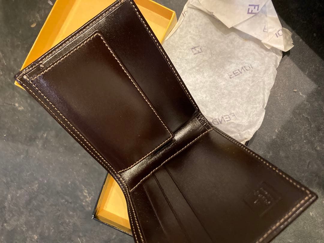 Fendi 二つ折り財布 ブラウン　新品未使用