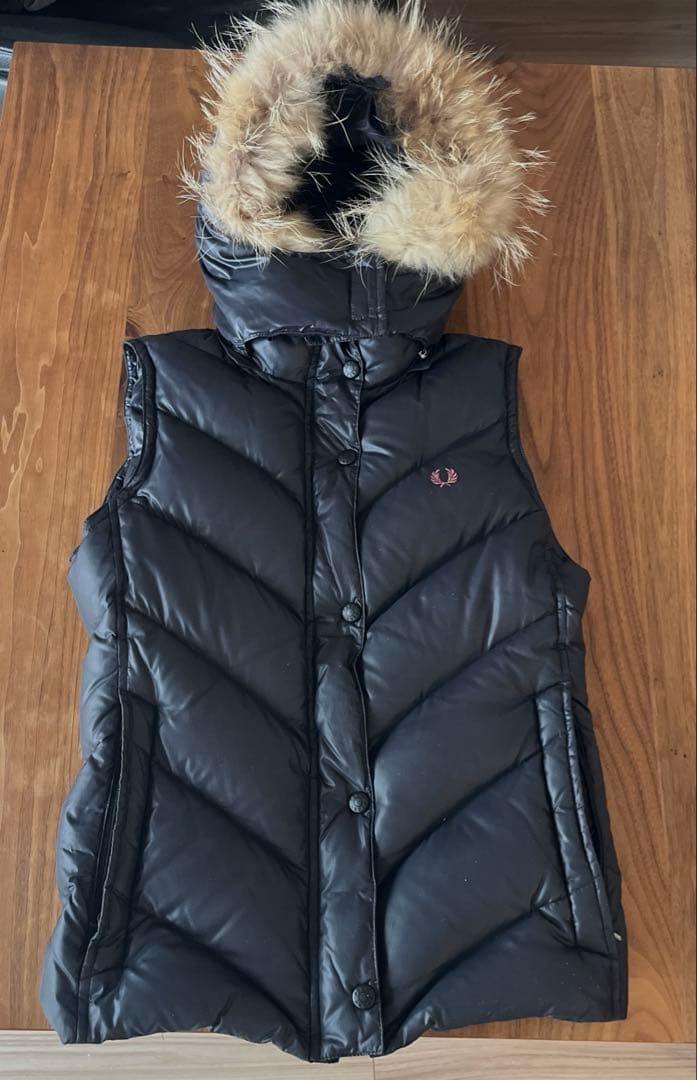 FRED PERRY フレッドペリー　リアルファー付きダウンベスト　PERTEX