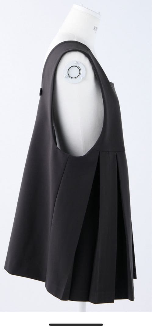 トップス ENFOLD PLEATS TWO-WAY VEST