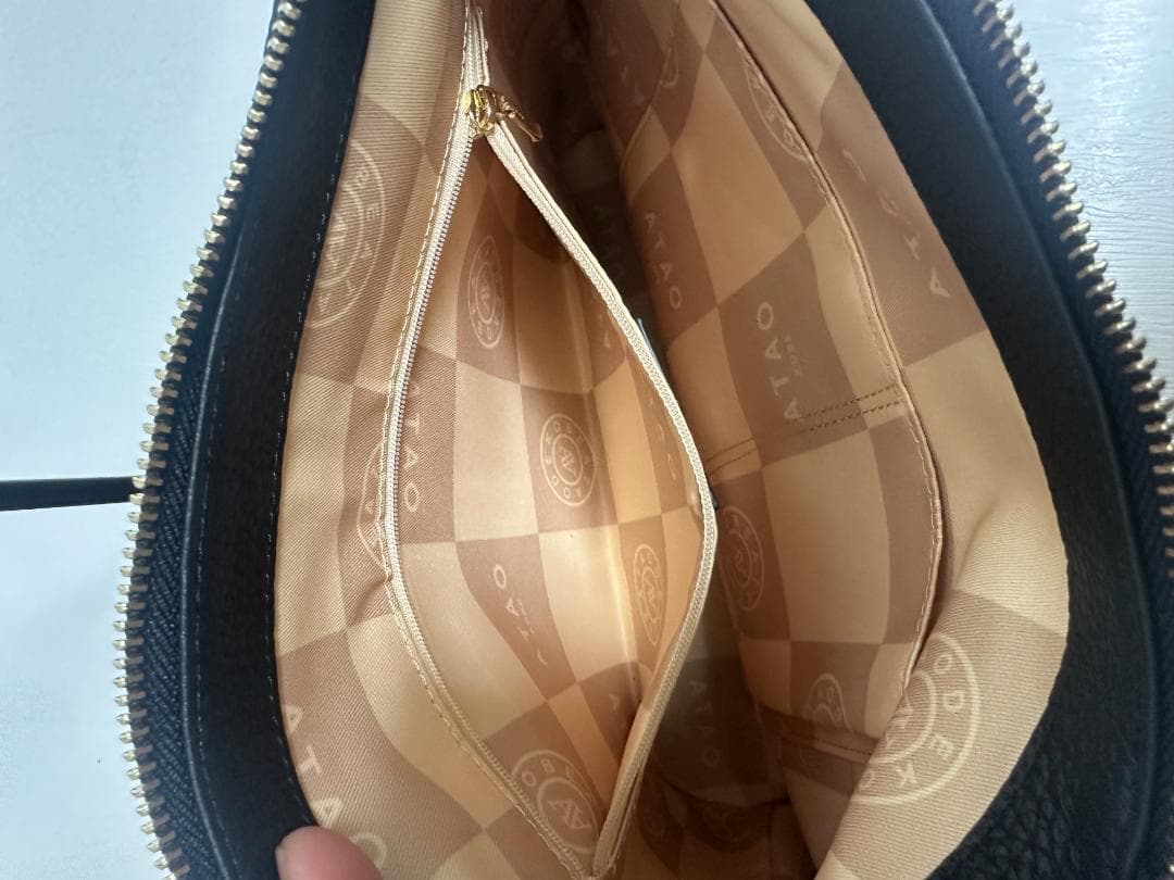 ATAO ブラックレザー ショルダーバッグ