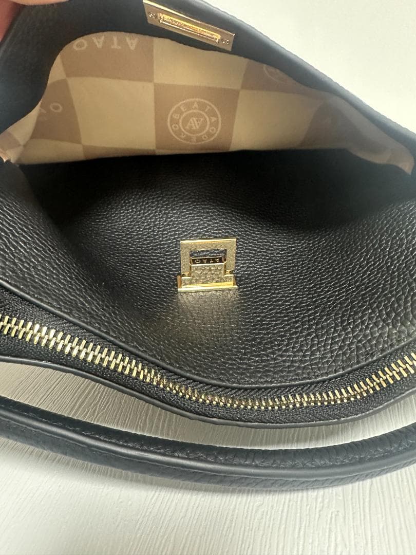 ATAO ブラックレザー ショルダーバッグ