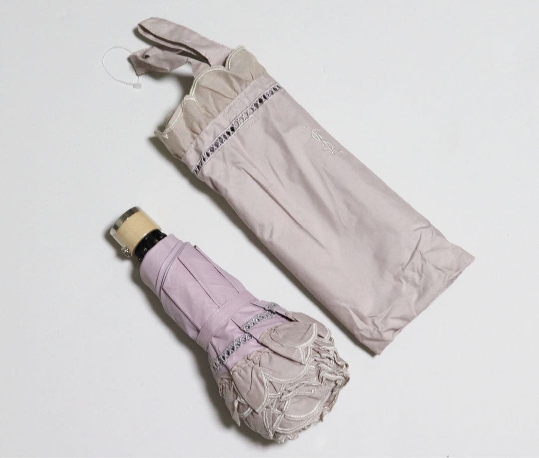 《イヴ・サンローラン》新品 遮光・遮熱機能 上品フリル刺繍 晴雨兼用折りたたみ傘