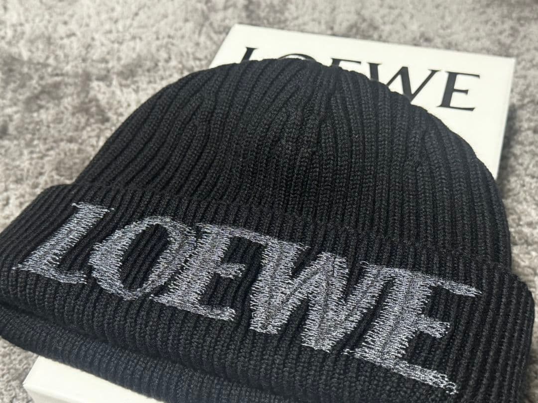 LOEWE　ロエベビーニーブラックニット帽
