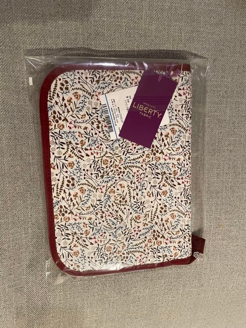 新品　ファミリア　母子手帳ケース　リバティ　レッド　bl マルチケース