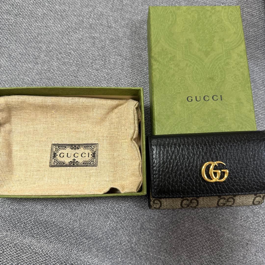 GUCCI レザーキーケース ブラック/ベージュ 箱付き