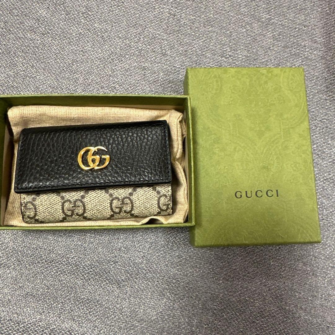 GUCCI レザーキーケース ブラック/ベージュ 箱付き