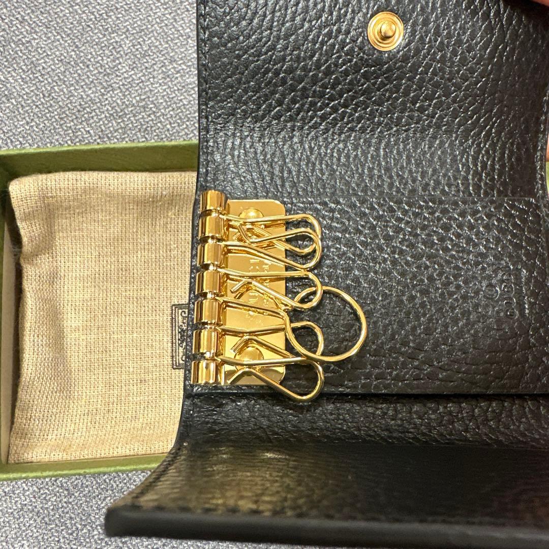 GUCCI レザーキーケース ブラック/ベージュ 箱付き