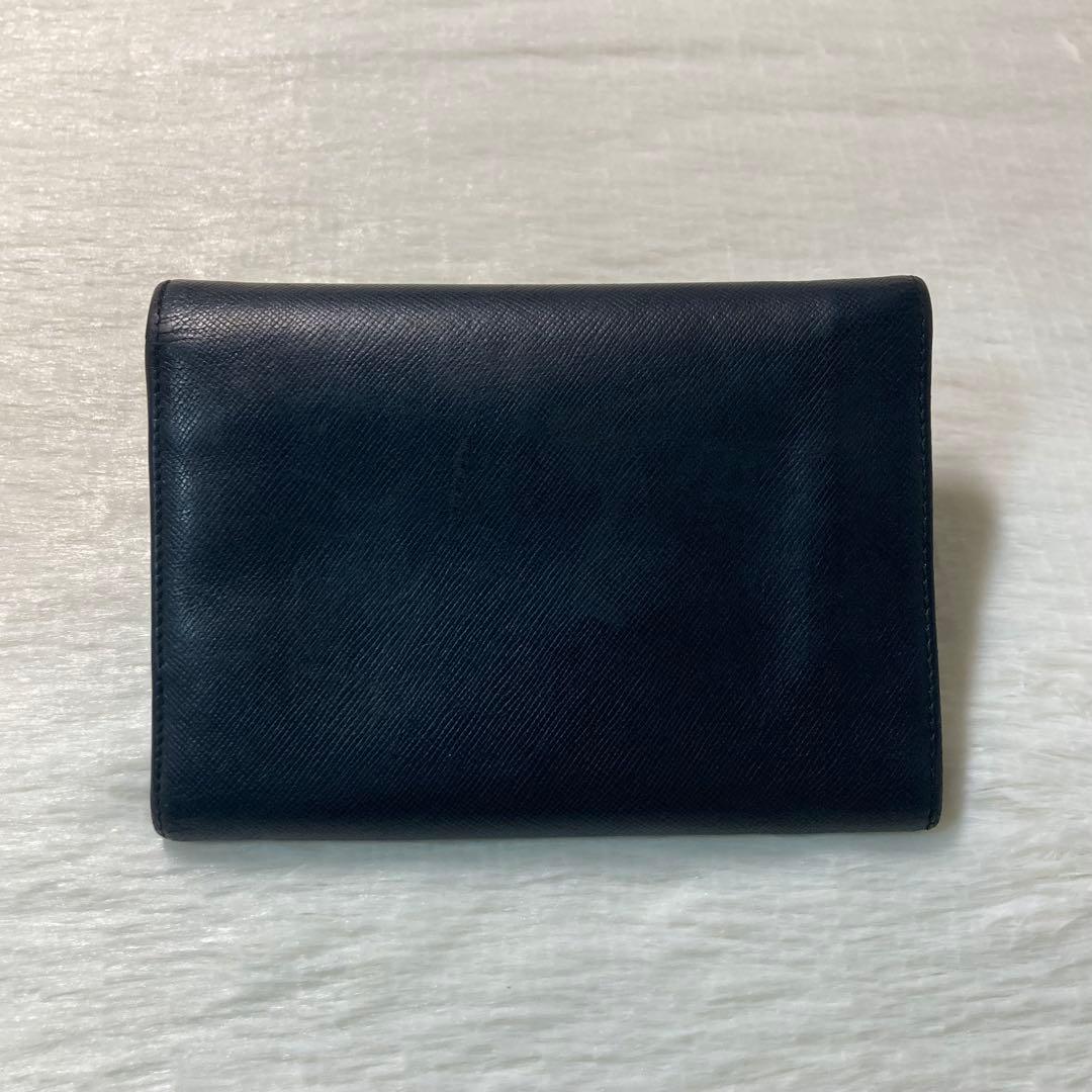 早い者勝ち　PRADA プラダ　サフィアーノレザー　三角ロゴ　黒　人気　定番