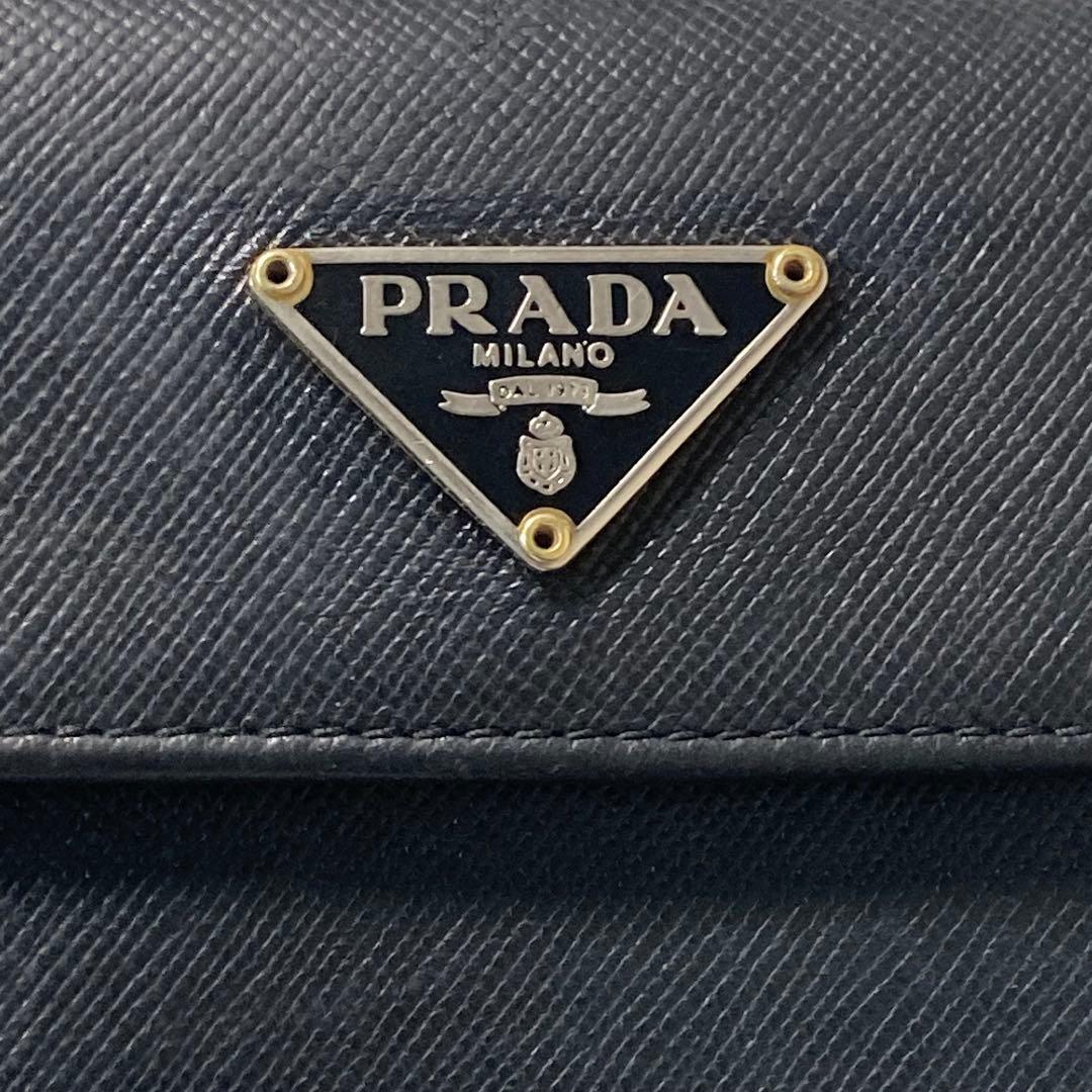 早い者勝ち　PRADA プラダ　サフィアーノレザー　三角ロゴ　黒　人気　定番