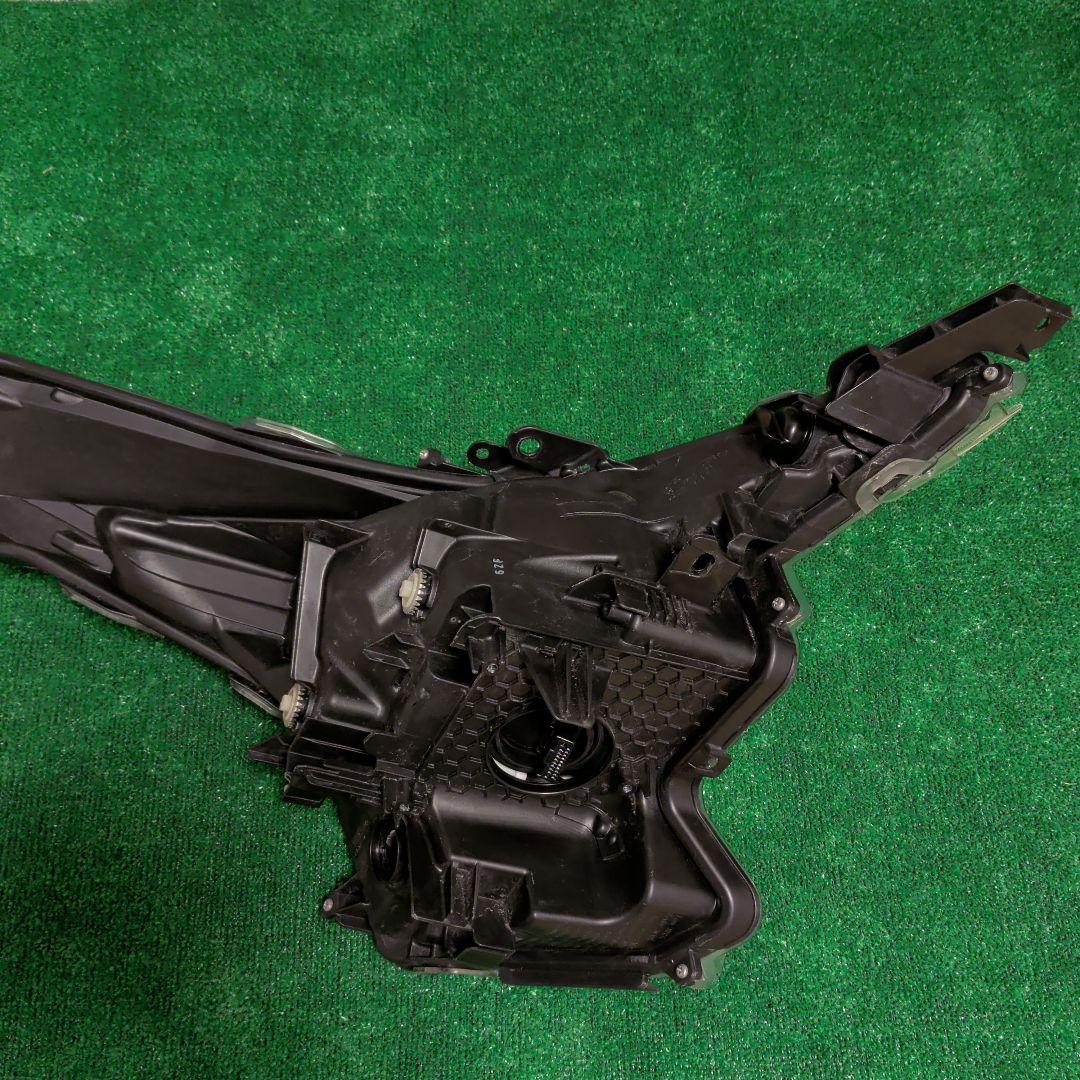 TOYOTA プリウス 左ヘッドライトユニット