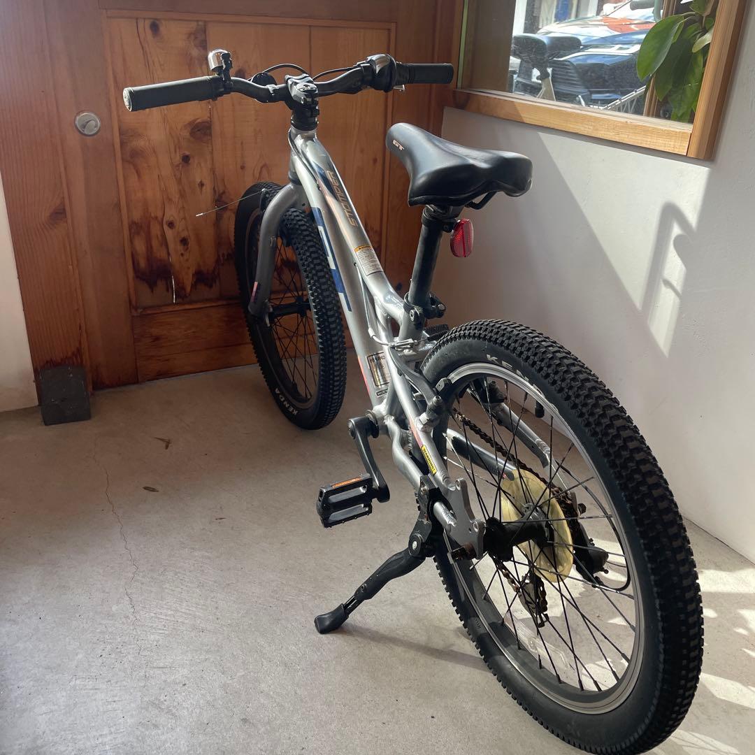 GT stomperキッズマウンテンバイク 20インチ シルバー　引き取り限定