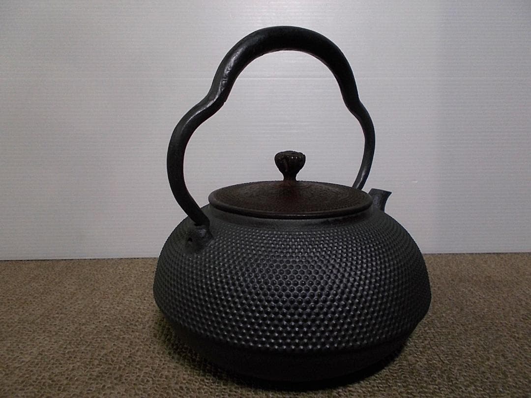 茶道具 南部三厳堂霰鉄瓶 アラレ鉄瓶 薩摩枇杷色 風炉型野々田電熱器 動作品