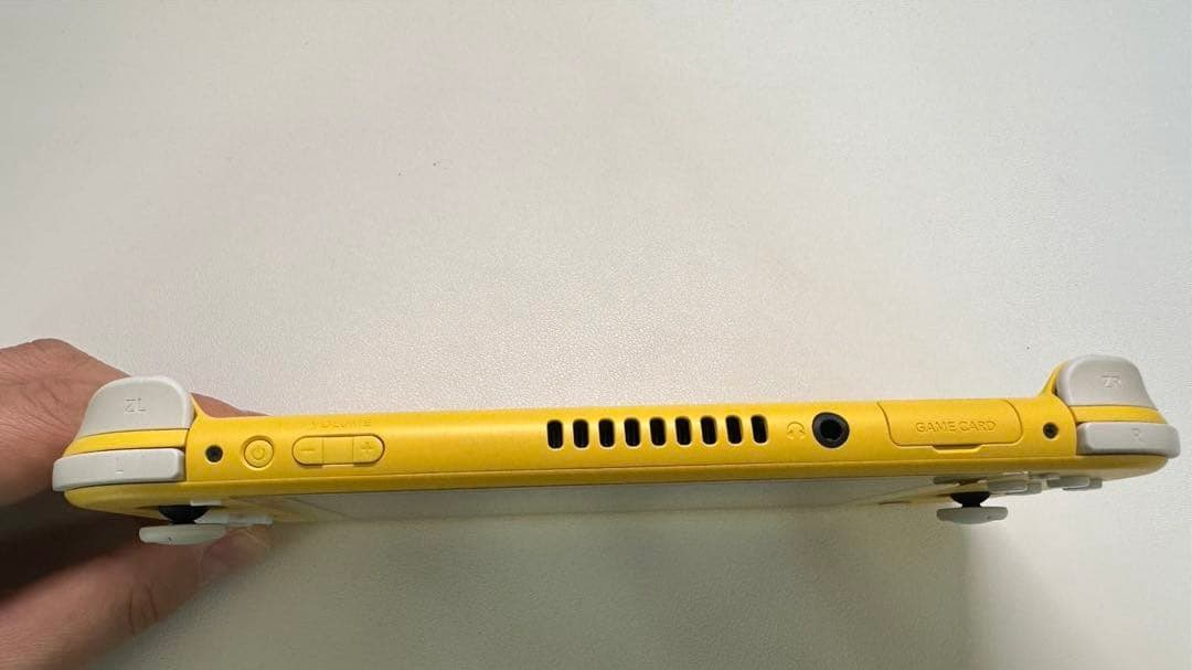 Nintendo Switch Lite イエロー 本体 充電器 ケース 箱付き