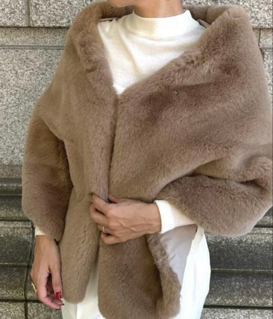 【JENNE】 リッチボリュームファーケープ ベージュ　美品