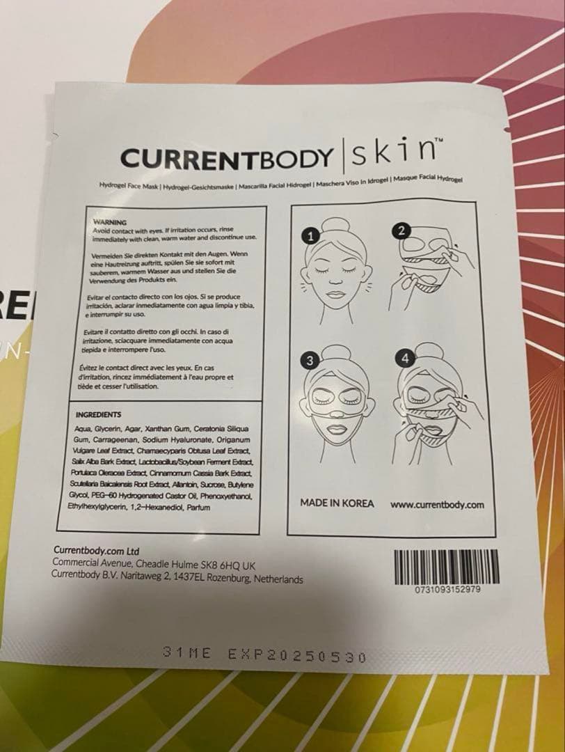 CURRENTBODY 4-in-1 LED Face Mask 付属品付き