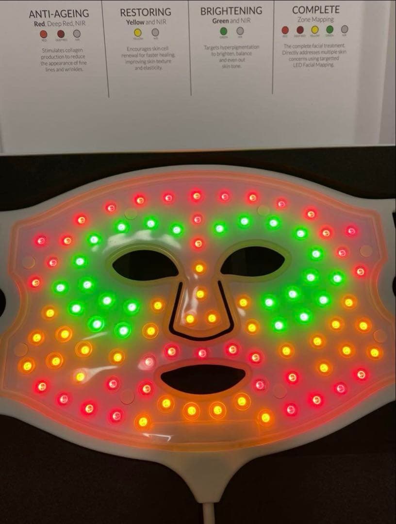 CURRENTBODY 4-in-1 LED Face Mask 付属品付き