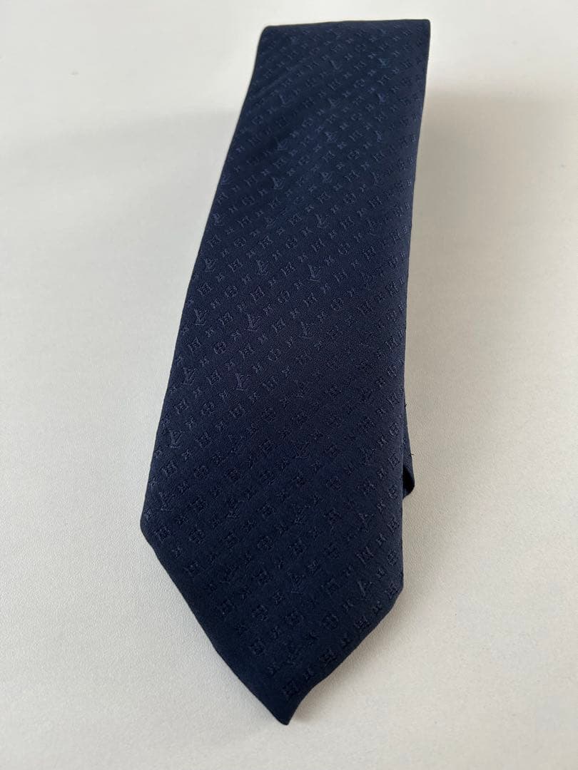 LOUIS VUITTON ネクタイ　ネイビー　クリーニング済み　モノグラム