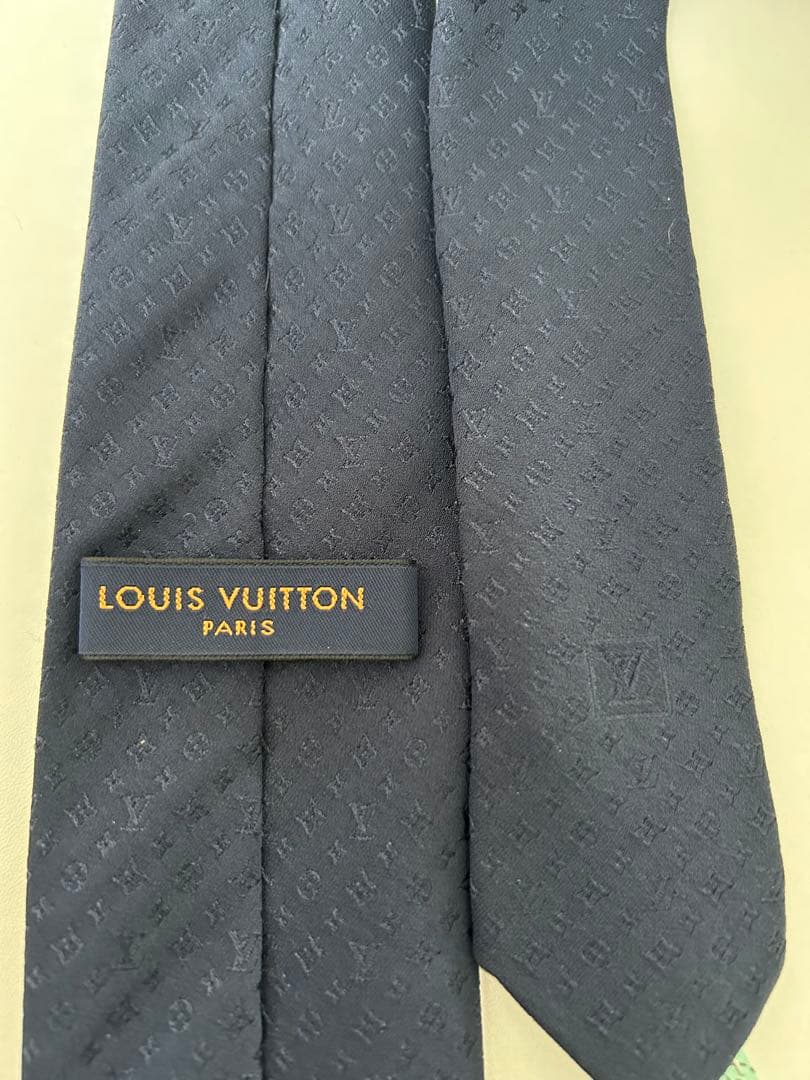 LOUIS VUITTON ネクタイ　ネイビー　クリーニング済み　モノグラム