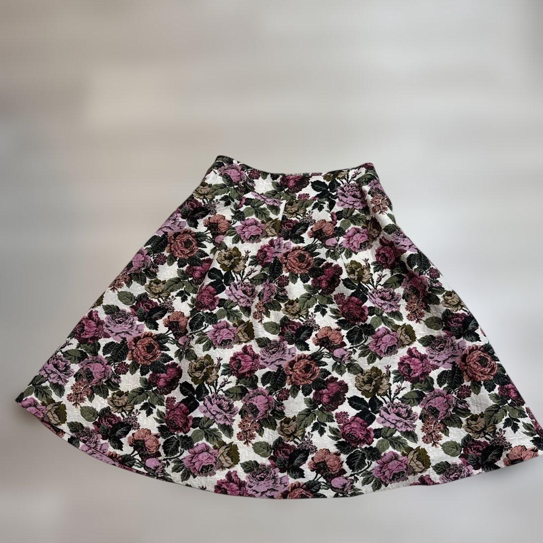 M'S GRACY（エムズグレイシー）のゴブラン織り風花柄スカート