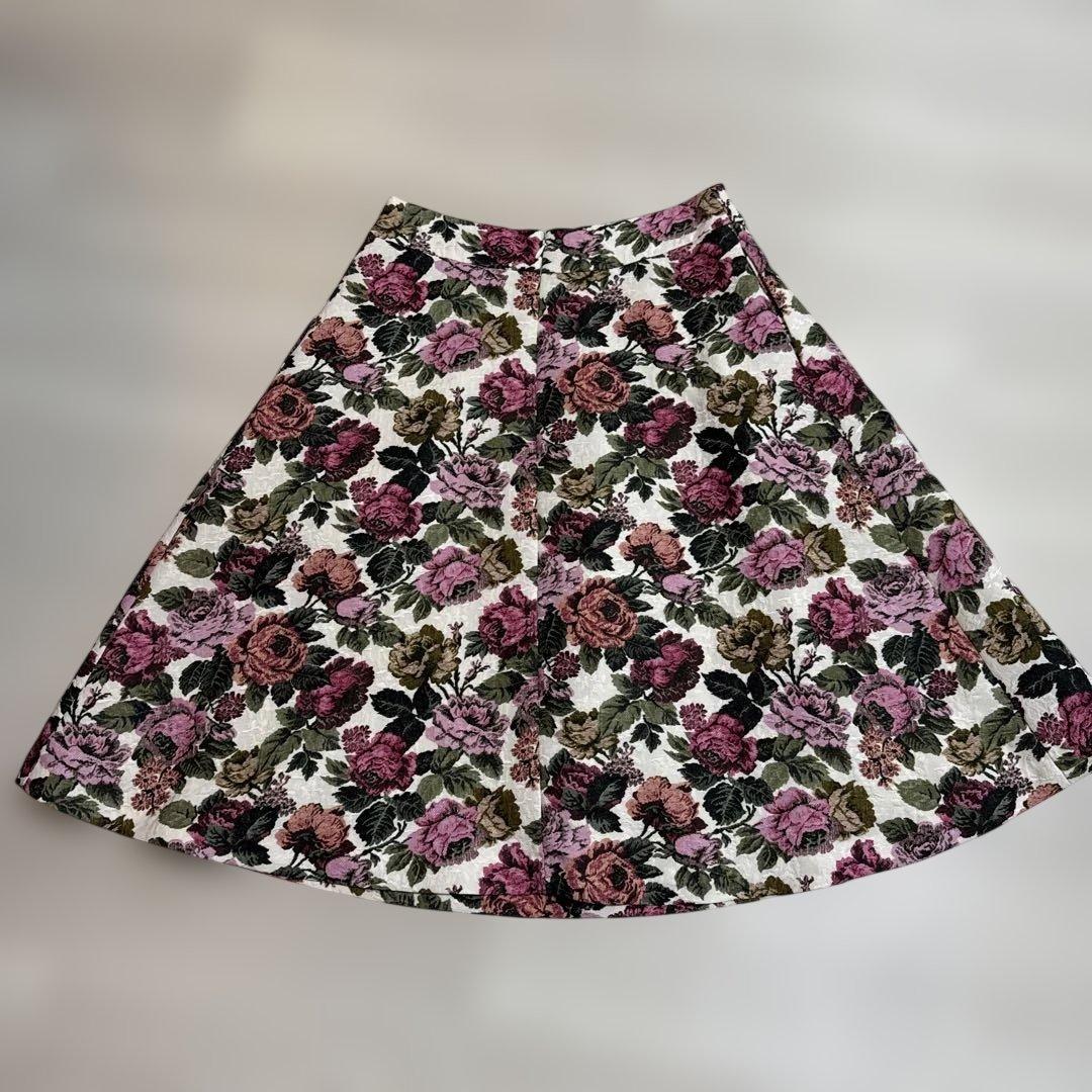 M'S GRACY（エムズグレイシー）のゴブラン織り風花柄スカート