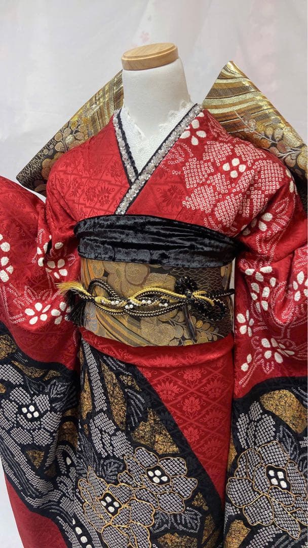 牡丹 絞り 金彩 黒 正絹　振袖 成人式　振袖3点セッQR