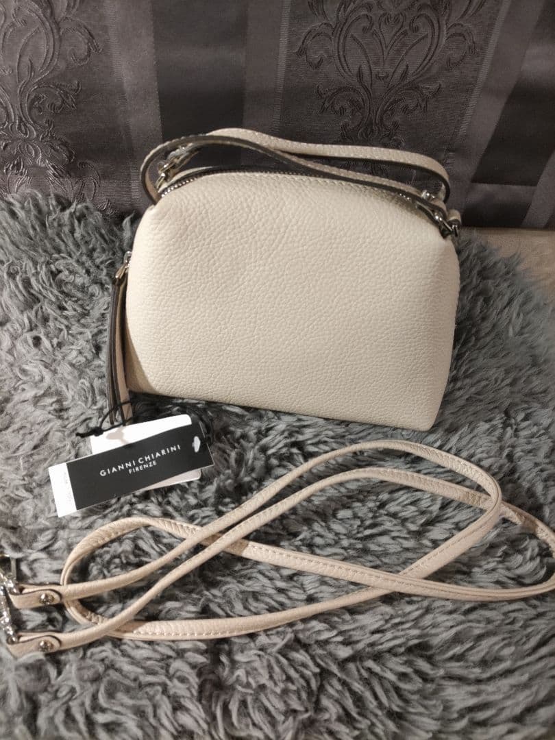 ジャンニキアリーニ レザー ショルダーバッグ