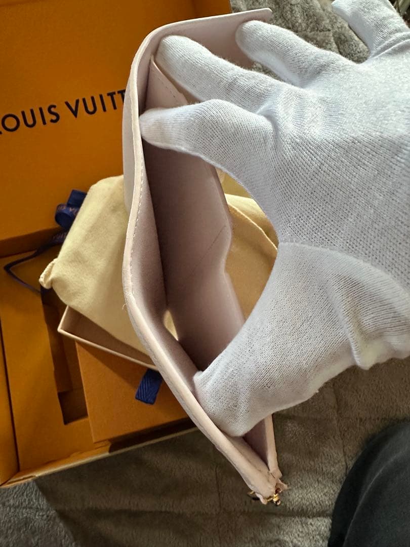 Louis Vuitton チェリーブロッサムポルトフォイユカプシーヌコンパクト