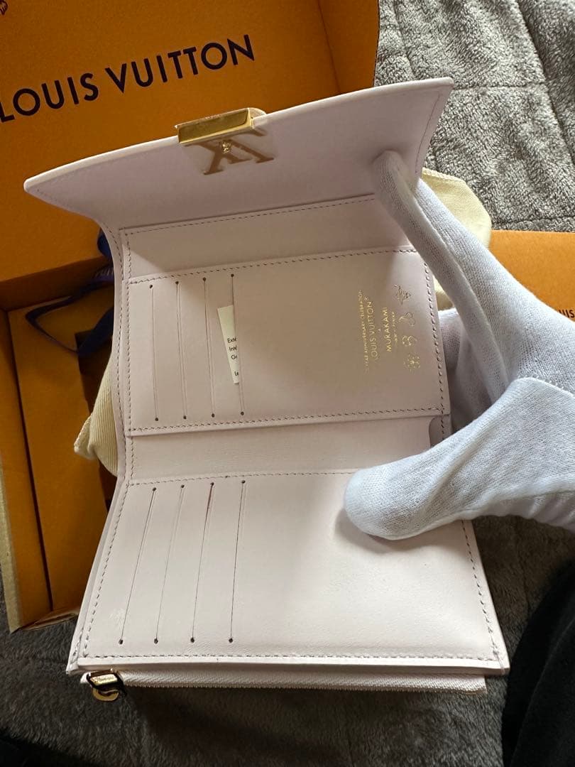 Louis Vuitton チェリーブロッサムポルトフォイユカプシーヌコンパクト